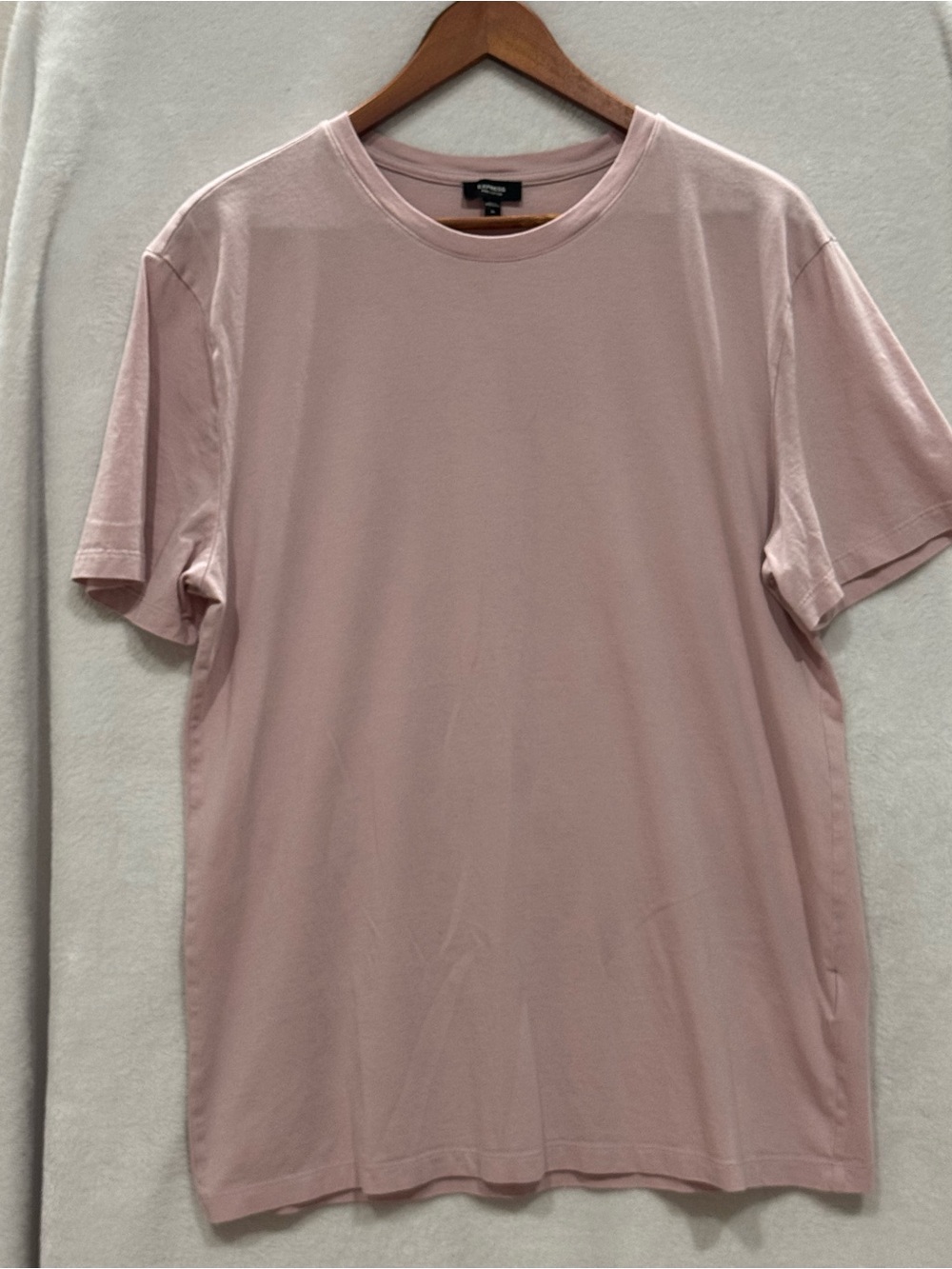 Express Men's Short Sleeve Crew T-Shirt in Light Pink
